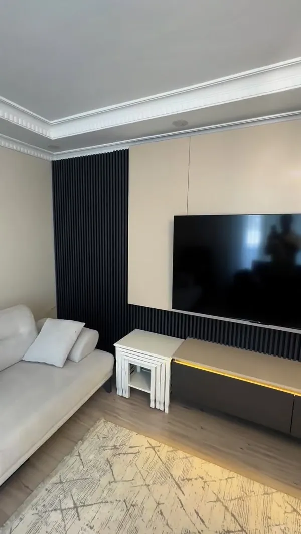 Modern çizgiler, fonksiyonel tasarım ve zarif detaylar Evimizi güzelleştiren televizyon ünitesi ve… | Evime Mimar Instagram