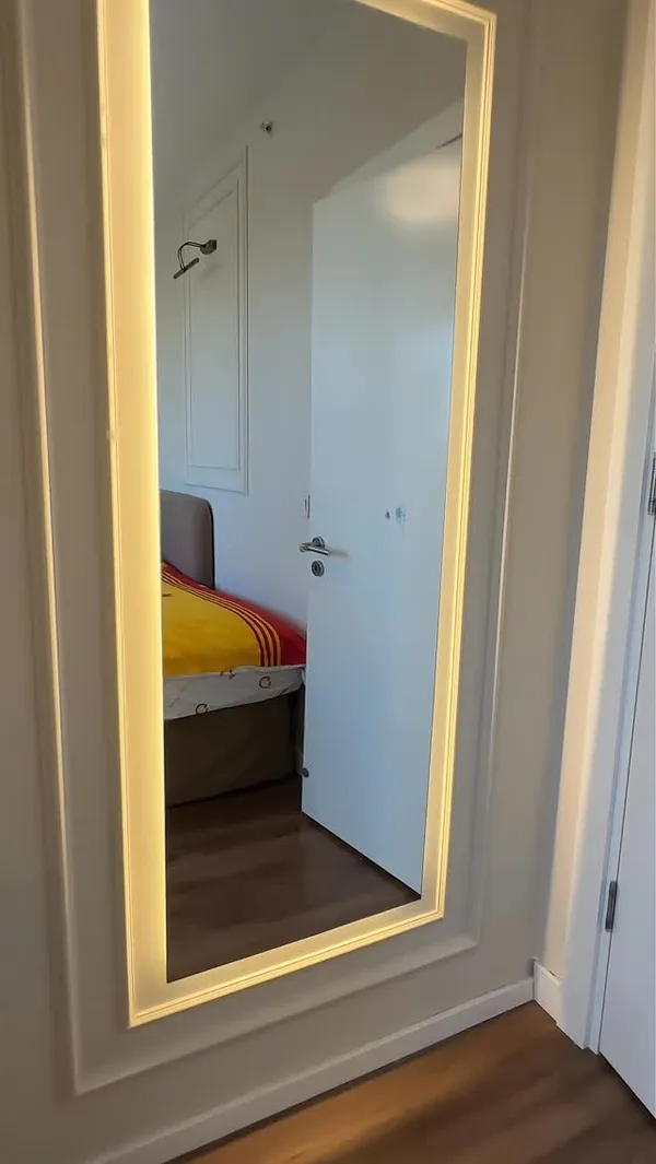 Meriç için tasarladığımız İnistanbul genç odası projemiz. Bu projede, genç kullanıcımızın günlük… | Evime Mimar Instagram